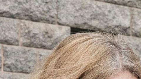 La jueza Hannah Dugan enfrenta dos cargos federales por ayudar a un inmigrante.