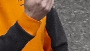 Pato O'Ward a bordo de su monoplaza durante una parada en los pits en las 500 Millas de Indianápolis.