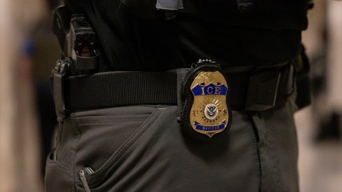 ICE realiza operativos contra cualquier indocumentado.