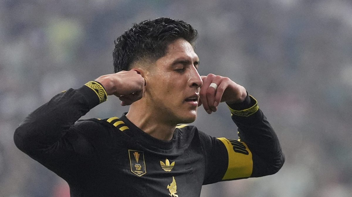 Edson Álvarez a un paso de la Champions - La Opinión