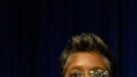 La alcaldesa de D.C., Muriel Bowser, habla en conferencia de prensa donde estuvo con la la jefa del MDP, Pamela A. Smith.