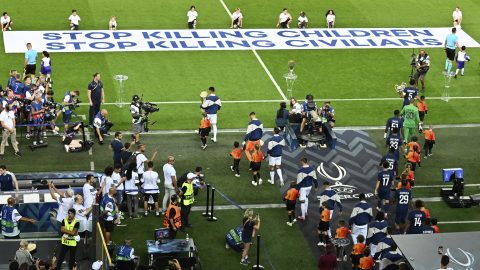 Players come onto the pitch before the UEFA Super Cup soccer match between Paris Saint-Germain and Tottenham Hotspur in Udine, Italy, Wednesday, Aug. 13, 2025. (AP Photo/Denes Erdos)