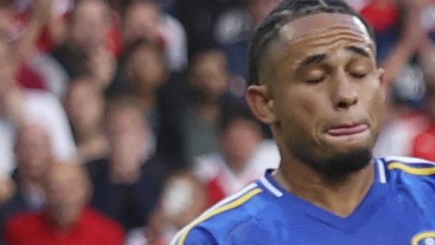 Max Dowman dispara a gol en el partido contra el Leeds, en su debut en la Premier League