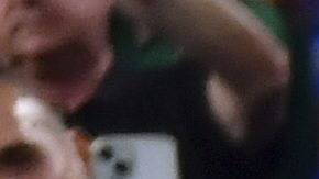 Xabi Alonso y Veljko Paunovic se saludan antes del encuentro.