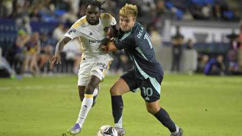 Los Angeles Galaxy forward Joseph Paintsil, left, and Seattle Sounders forward Pedro De La Vega battle for the ball during the second half of a Leagues Cup semifinal soccer match on Wednesday, Aug. 27, 2025, in Carson, Calif. (AP Photo/Jayne Kamin-Oncea)