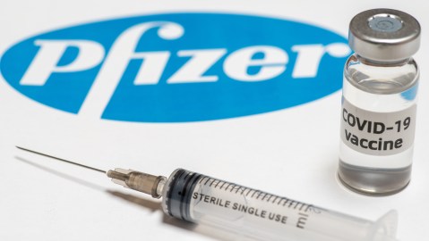 Alerta: la vacuna de Pfizer podría no estar autorizada para ciertas edades