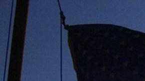 Bandera estadounidense a media asta