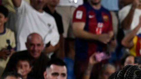 VALENCIA, 23/08/2025.- Los jugadores del Barcelona celebran el tercer gol ante el Levante, durante el partido de LaLiga de fútbol que Levante UD y FC Barcelona disputan este sábado en el estadio Ciutat de Valencia. EFE/Andreu Esteban