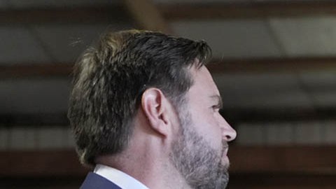 J.D. Vance asegura que Elon Musk cometió un error al iniciar una pelea con  el presidente - La Opinión