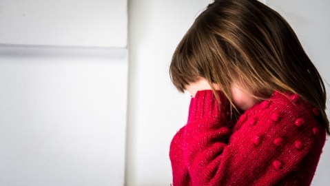 Abuso verbal puede ser tan perjudicial en los niños como el maltrato físico