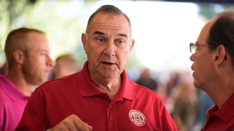 El gobernador republicano de Missouri, Mike Kehoe, también busca ganar más escaños para republicanos en las elecciones.