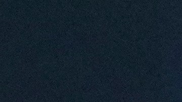 El gobernador Newsom muestra la legislación que solicita elecciones especiales en un mapa del Congreso rediseñado.