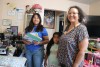Una madre de familia aún no decide si su hija mayor estudiará desde casa durante este año escolar.