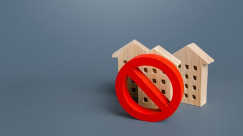 Quitan casas a la venta del mercado