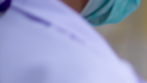 Receptores de trasplante de riñón muestran beneficio tras vacunación contra la COVID-19