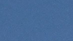 Las críticas señalan que viajes del vicepresidente combinan diplomacia, protestas y tiempo en familia.