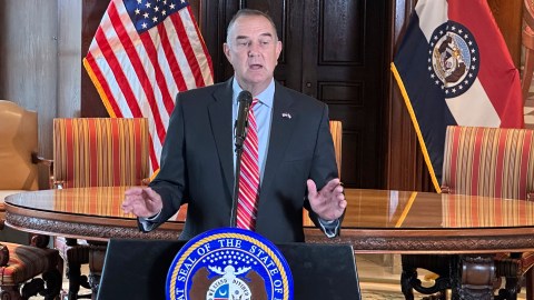 El gobernador republicano de Missouri, Mike Kehoe, ha dicho que está considerando nuevos mapas electorales.