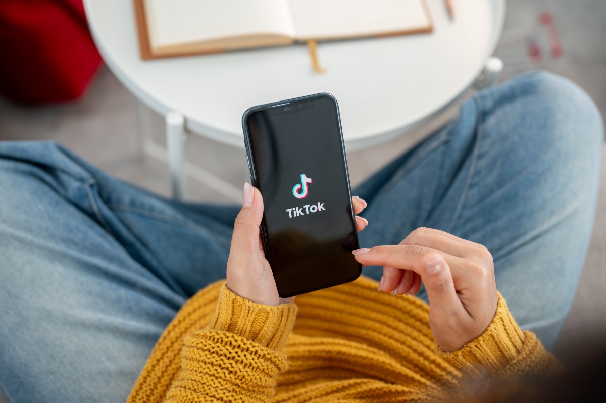 TikTok cambia sus normas para septiembre: adiós a los videos engañosos con IA