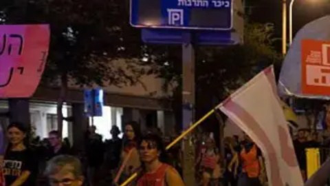El anuncio de Netanyahu de que las fuerzas israelíes ocuparán todo el territorio de Gaza desencadenó protestas de las familias de los rehenes.