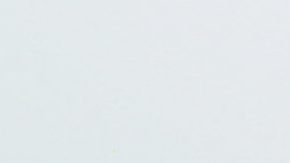 La estructura colgante, con su tablero suspendido a 625 metros sobre el río Beipan, ofrecerá a los visitantes una experiencia única entre las nubes del suroeste chino.