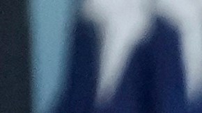 La secretaria de prensa de la Casa Blanca, Karoline Leavitt, muestra fotos del nuevo salón de baile de la Casa Blanca.