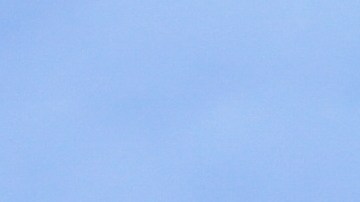 La aeronave descendió de forma controlada sobre un camino de tierra