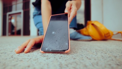 Un golpe fuerte puede provocar que la batería de tu teléfono se pefore y se convierta en una bomba potencial