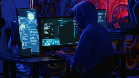 Nombres, contraseñas, correos electrónicos y hasta números de tarjetas de crédito son comercializados a través de la dark web