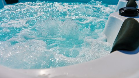 ambas mujeres presentaban problemas de salud preexistentes que les impidieron abandonar el hidromasaje por sus propios medios