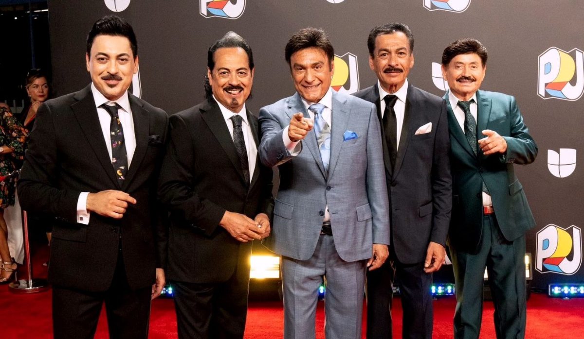 Jorge Hernández, líder de los Tigres del Norte, sufre dolorosa caída en pleno show