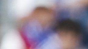 SAN SEBASTIÁN, 13/09/2025.-El defensa del Real Madrid Dean Huijsen durante su expulsión en el partido de la jornada 4 de La Liga EA Sports este sábado en el estadio Municipal de Anoeta en San Sebastián.- EFE/ Juan Herrero