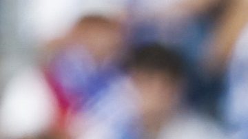 SAN SEBASTIÁN, 13/09/2025.-El defensa del Real Madrid Dean Huijsen durante su expulsión en el partido de la jornada 4 de La Liga EA Sports este sábado en el estadio Municipal de Anoeta en San Sebastián.- EFE/ Juan Herrero