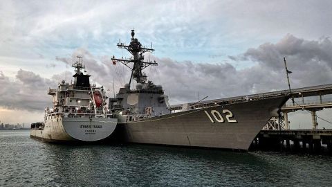 Qué busca Trump con el insólito despliegue militar de EE.UU. en el Caribe y su "ataque letal" a un bote procedente de Venezuela