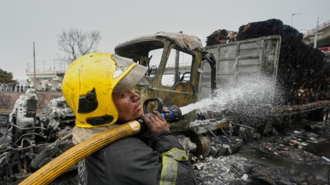 Aumenta a 19 muertos por explosión de pipa de gas en la Ciudad de México