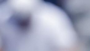 FLUSHING MEADOWS (United States), 06/09/2025.- Carlos Alcaraz (R) of Spain greets Novak Djokovic (L) of Serbia after Alcaraz defeated Djokovic during the men's singles semifinals during the US Open Tennis Championships at the USTA Billie Jean King National Tennis Center in Flushing Meadows, New York, USA, 05 September 2025. The US Open tournament runs from 24 August through 07 September. (Tenis, España, Nueva York) EFE/EPA/JOHN G. MABANGLO