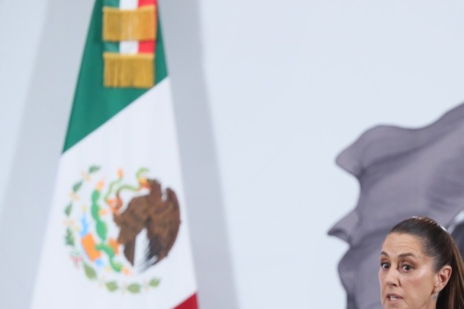 Sheinbaum confirma la detención de 23 mexicanos en redada en planta de vehículos en Georgia