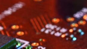 La inteligencia artificial facilita que personas sin mayor conocimiento técnico en programación puedan desarrollar aplicaciones, que no siempre tienen fines beneficiosos.