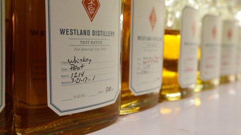 La destilería, adquirida en 2016 por el grupo francés Rémy Cointreau, asegura que ha reforzado su cadena de suministro tras el incidente.