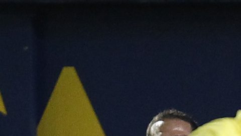 Real Madrid's goalkeeper Luca Zidane, center, controls the ball during the Spanish La Liga soccer match against Villarreal at the Ceramica stadium in Villarreal, Spain, Saturday, May 19, 2018. (AP Photo/Alberto Saiz)