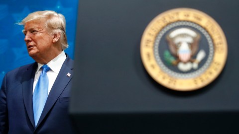 Trump impone aranceles a producciones cinematográficas.