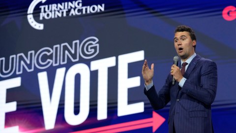 Era cercano a la familia Trump, estaba casado y tenía 2 hijos pequeños.