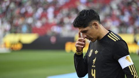 Mexico's Edson Álvarez (4) takes the field before the game against Honduras CONCACAF Gold Cup semifinal soccer match Wednesday, July 2, 2025, in Santa Clara, Calif. (AP Photo/Eakin Howard)