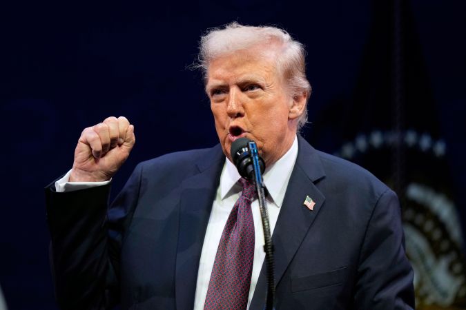Trump critica incursión de drones rusos en espacio aéreo polaco