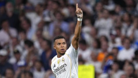 Kylian Mbappé celebra su segundo gol contra el Olympique de Marsella.