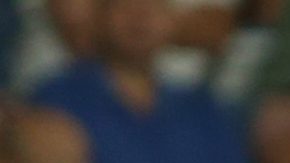 Franco Mastantuono (30) recibe felicitaciones de sus compañeros.