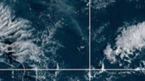 el huracán Humberto se debilitó ligeramente, pero sigue siendo un ciclón de categoría 4, con vientos sostenidos de 250 km/h