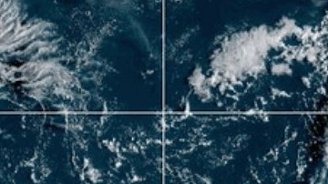 el huracán Humberto se debilitó ligeramente, pero sigue siendo un ciclón de categoría 4, con vientos sostenidos de 250 km/h