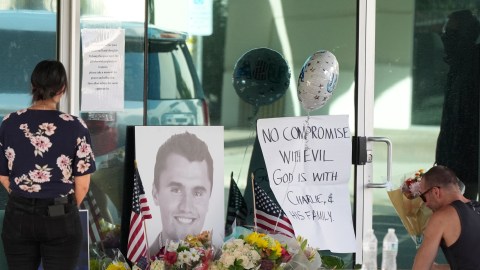 El gobernador de Utah califica muerte de Charlie Kirk como “asesinato político”.