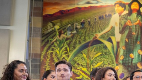 El gobernador Gavin Newsom firma histórico paquete de leyes para proteger a los inmigrantes en California