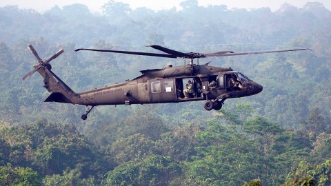 Helicóptero militar